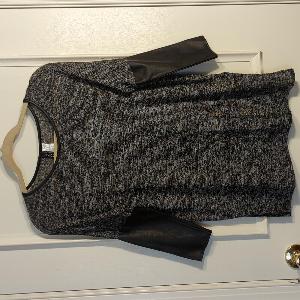 Divided H & Top w/faux Leather Sleeves